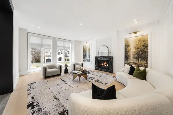 192 Lord Seaton RD, Toronto C12, ON M2P 1K9