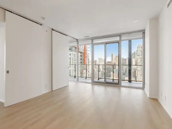 125 Peter ST #2308, Toronto C01, ON M5V 0M2