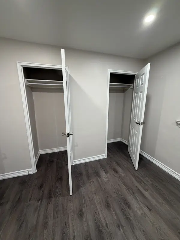 180 Vaughan RD #101, Toronto C03, ON M6C 2M3