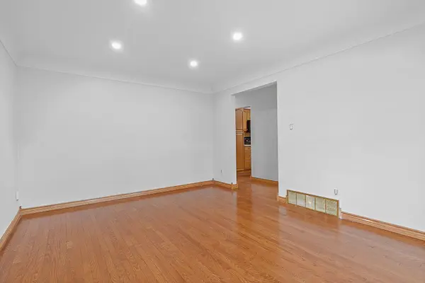 68 Athabasca ST, Oshawa, ON L1H 7H6