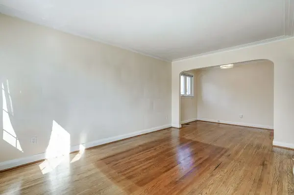 20 Gardens CRES, Toronto E08, ON M4B 1T5