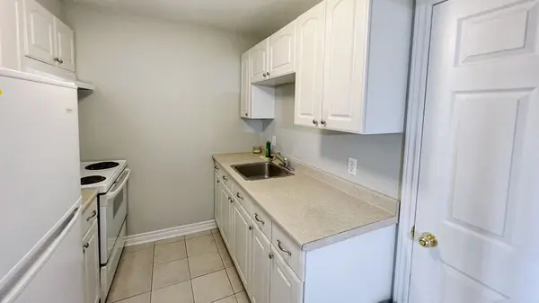 6 Veseli CT #Lower, Bradford West Gwillimbury, ON L3Z 3C3