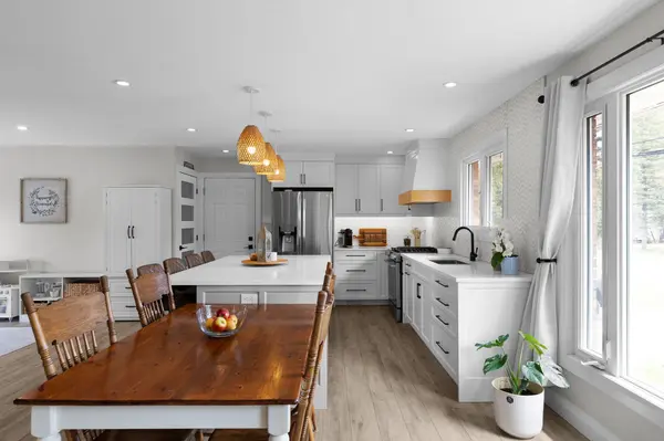 4 Sturgeon Bay RD, Severn, ON L0K 1E0