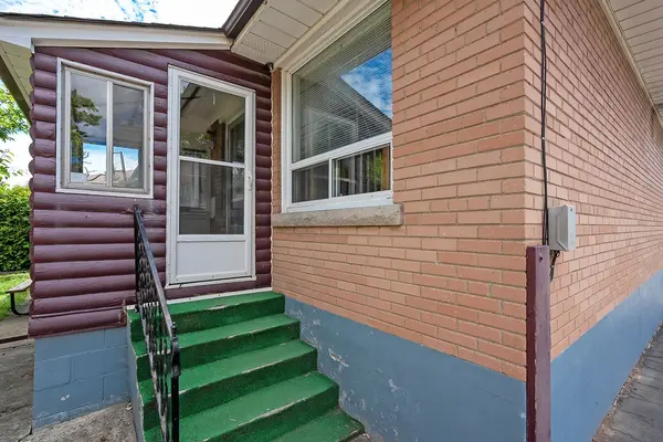 543 Pinegrove RD, Oakville, ON L6K 2C2