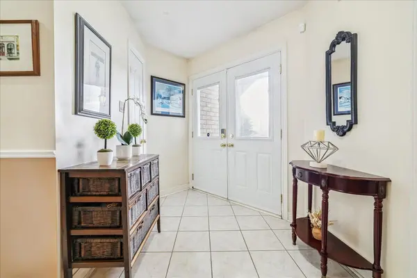 3561 Old Orchard Park DR, Mississauga, ON L5B 4E3