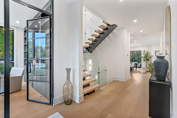 144 Mansfield DR S, Oakville, ON L6H 1K4