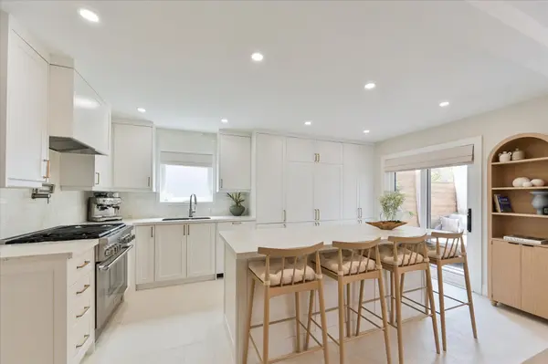 7337 Sandhurst DR, Mississauga, ON L5N 7G7