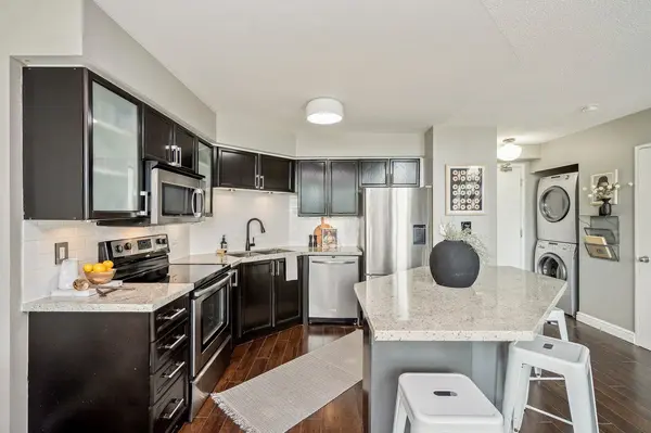 250 Manitoba ST #630, Toronto W06, ON M8Y 4G8