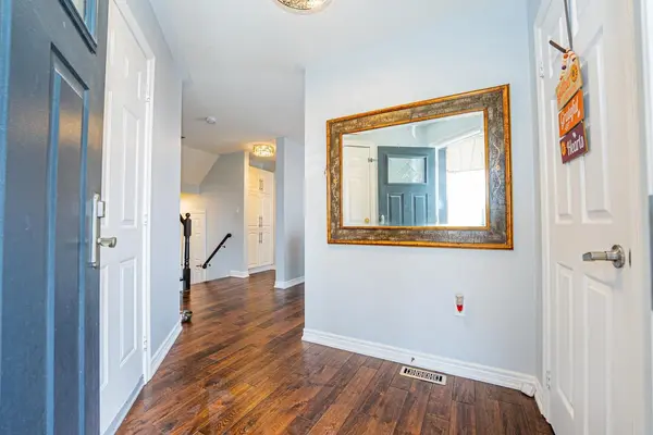 812 Knotty Pine GRV, Mississauga, ON L5W 1K5