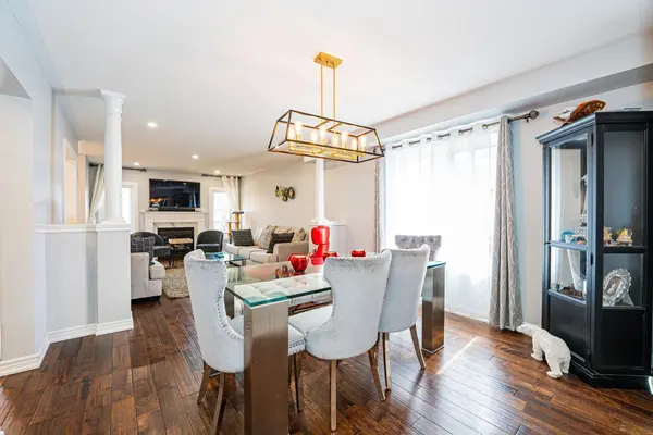 812 Knotty Pine GRV, Mississauga, ON L5W 1K5