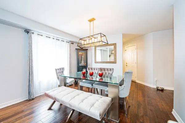 812 Knotty Pine GRV, Mississauga, ON L5W 1K5