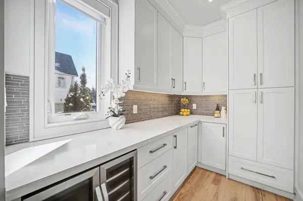 2267 Fifth Line W, Mississauga, ON L5K 1V7