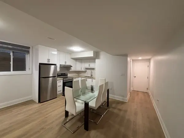 897 Fourth ST #Basement, Mississauga, ON L5E 1J8