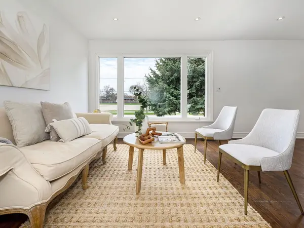 9 Templar DR, Toronto W09, ON M9R 3C6