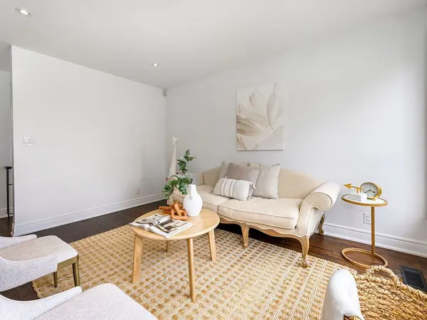 9 Templar DR, Toronto W09, ON M9R 3C6