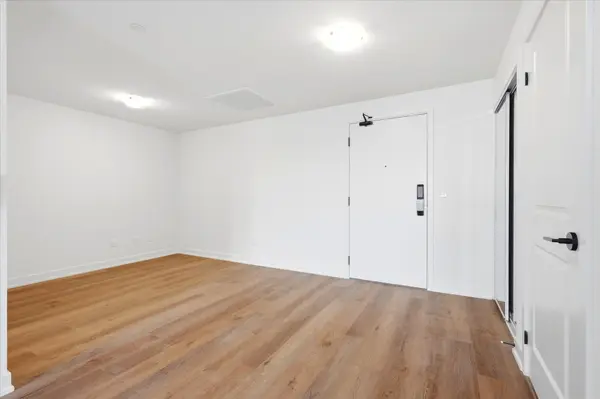 2075 Lakeshore RD #305, Burlington, ON L7R 1E2