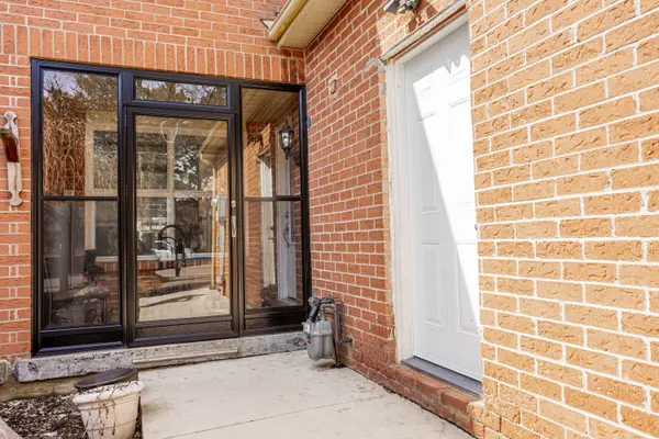 28 Silverstream RD, Brampton, ON L6Z 3W5