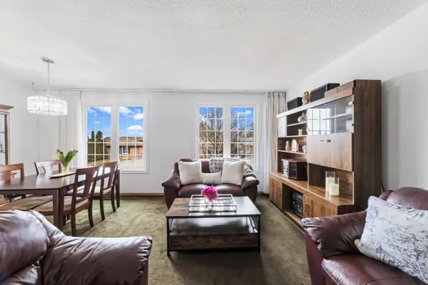 222 Greencedar DR, Hamilton, ON L9C 6W6