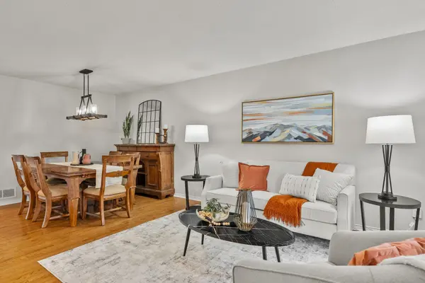 18 Irish Rose CRES, Barrhaven, ON K2J 4T7