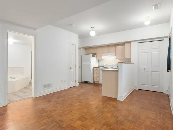 51 Castle Glen CRES, Kanata, ON K2L 4G9