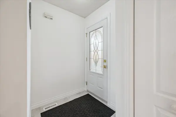 33 Fairgreen Close, Cambridge, ON N1T 1T6