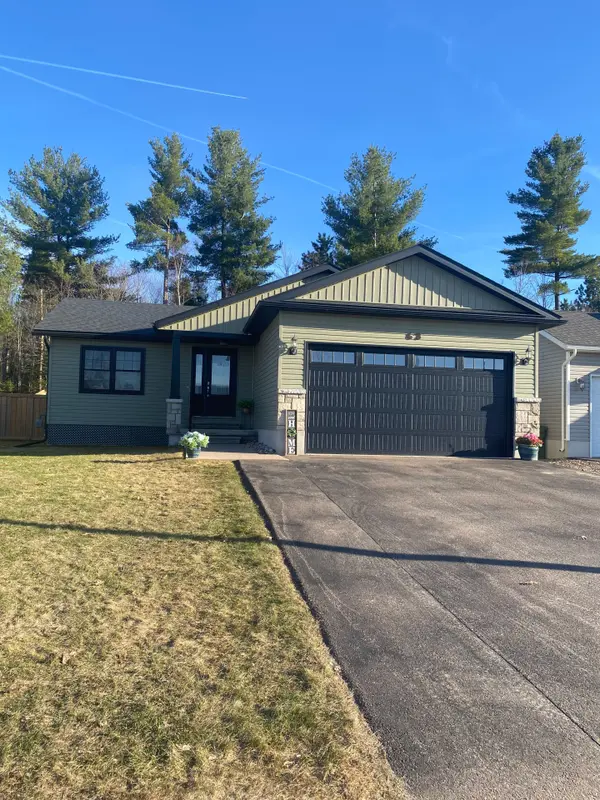43 Dustin DR, Petawawa, ON K8H 0G3