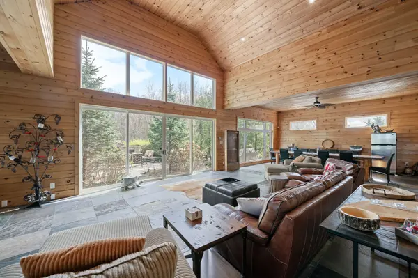 2676 Forest Meadow DR, Strathroy-caradoc, ON N0L 1W0