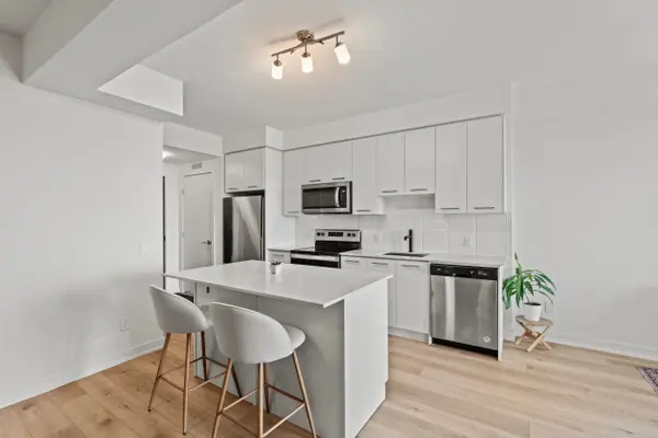 385 Winston RD #1110, Grimsby, ON L3M 4E8