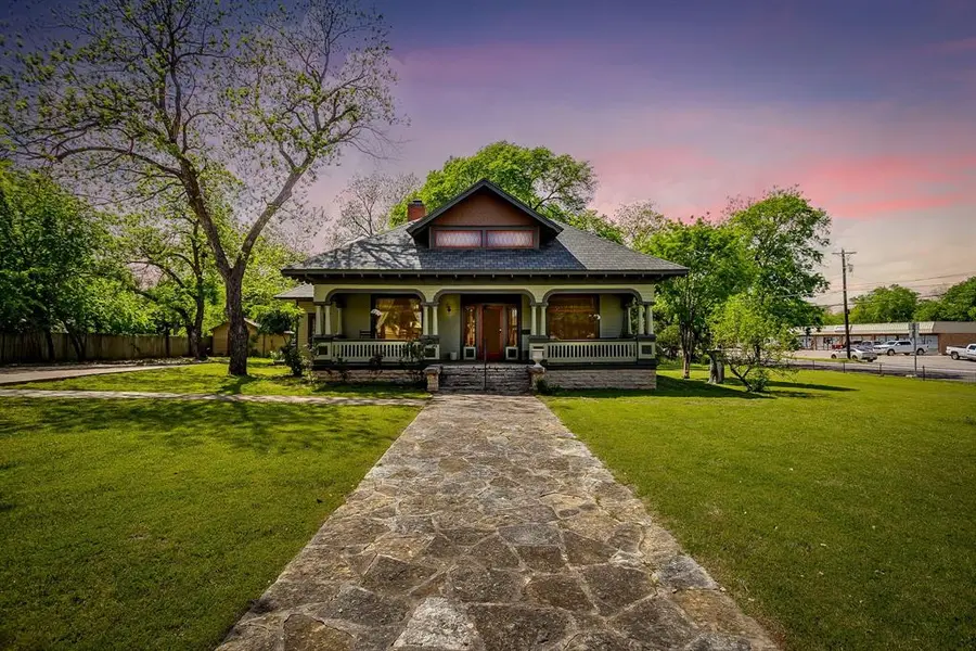 106 S Jones Street, Granbury, TX 76048