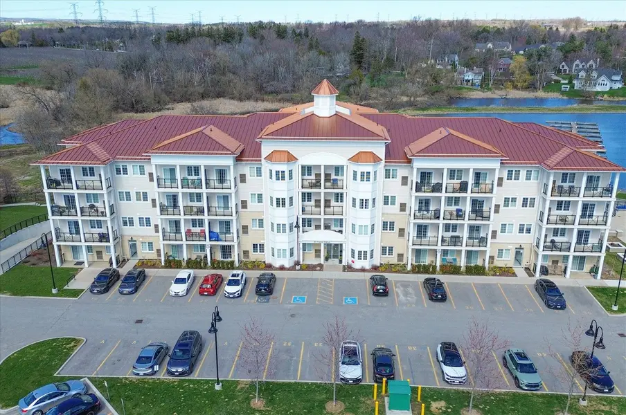 80 Shipway AVE #215, Clarington, ON L1B 0V8