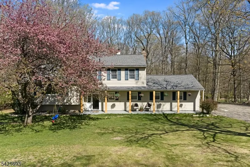 16 Crest Dr, Washington Twp., NJ 07853