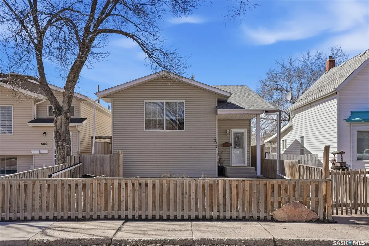 607 J AVENUE N, Saskatoon, SK S7L 2K6