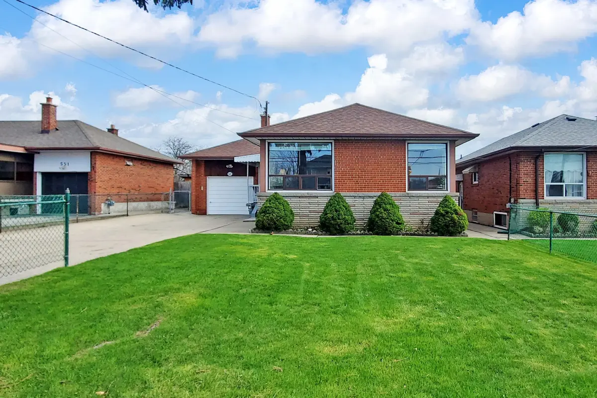 549 Rustic RD, Toronto W04, ON M6L 1X8