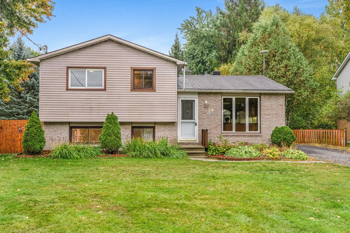 29 Louise CRES, Russell, ON K0A 1W0