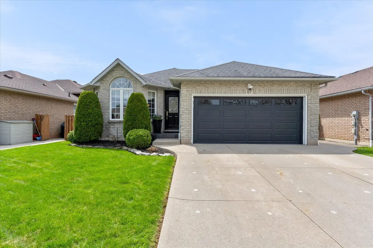 67 Loneoak CRES, Hamilton, ON L8J 2T9