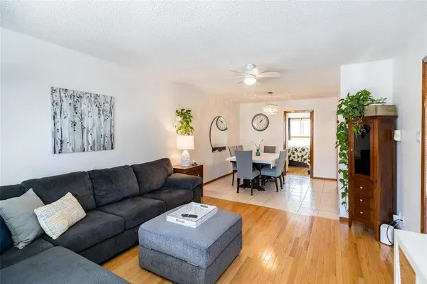 884 Hector AVE, Winnipeg, MB R3M 2G4