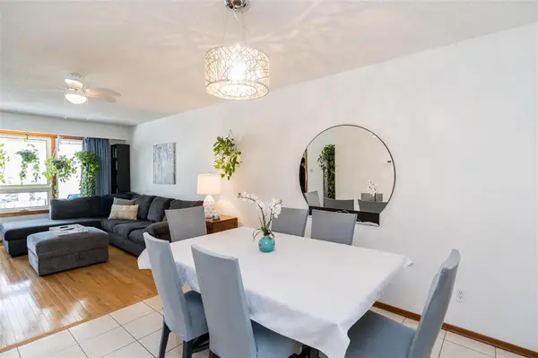 884 Hector AVE, Winnipeg, MB R3M 2G4