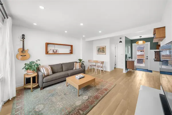 221 Elmhurst RD, Winnipeg, MB R3R 0T5