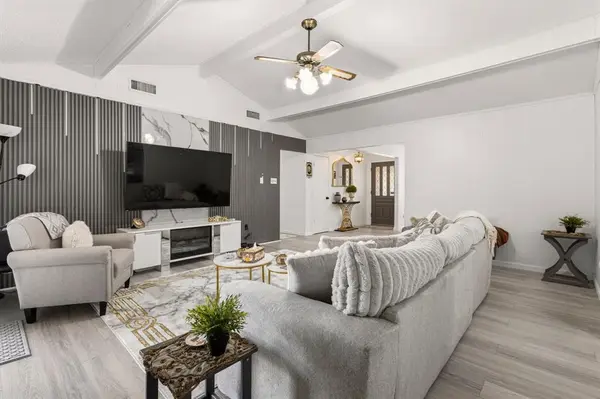 2011 Bay Oaks Drive, Arlington, TX 76012