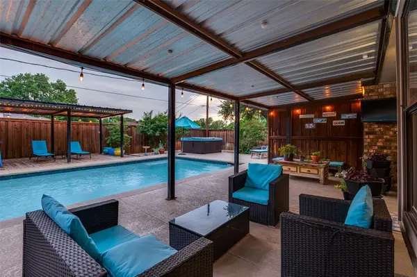 2116 Rainwood Court, Arlington, TX 76017