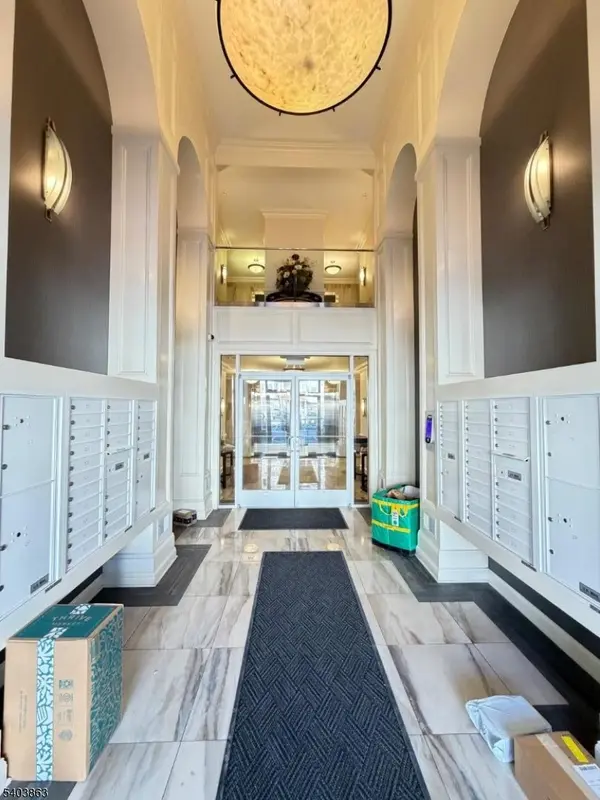 102 E Elizabeth Ave #207, Linden City, NJ 07036