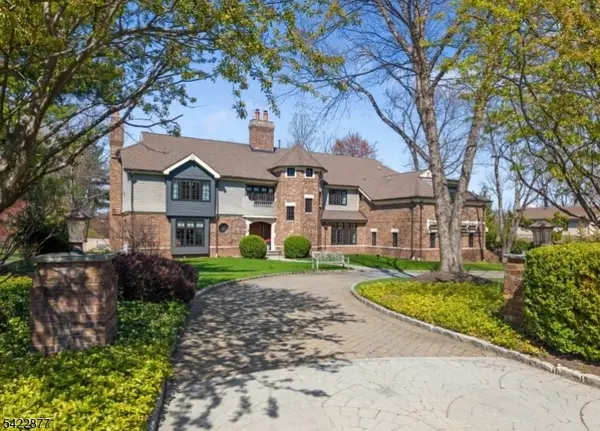 54 Hamilton Dr, North Caldwell Boro, NJ 07006