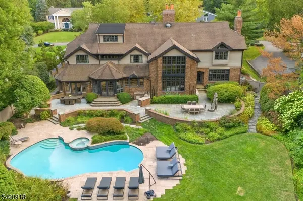 54 Hamilton Dr, North Caldwell Boro, NJ 07006