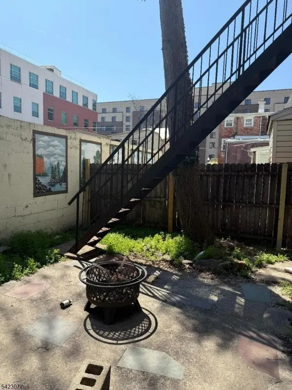 6 Peace St, Trenton City, NJ 08608