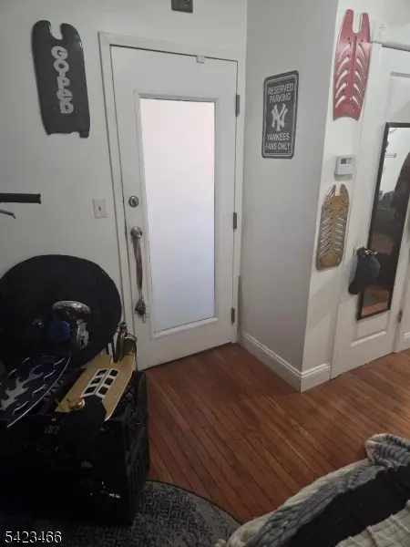 8 Peace St, Trenton City, NJ 08608