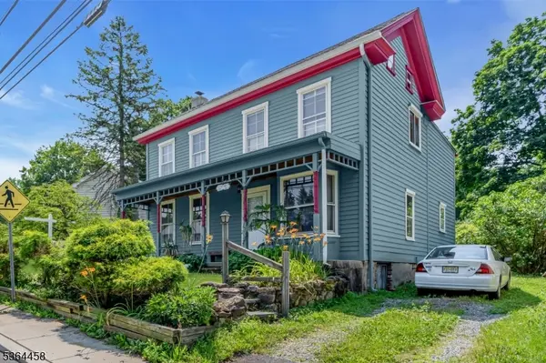 135 Main St, Hampton Boro, NJ 08827