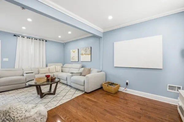 301 Roosevelt Ave, Hasbrouck Heights Boro, NJ 07604