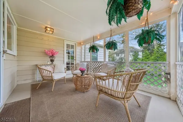 6 Lincoln Ave, Chatham Boro, NJ 07928