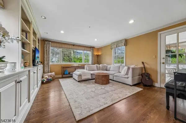 6 Lincoln Ave, Chatham Boro, NJ 07928