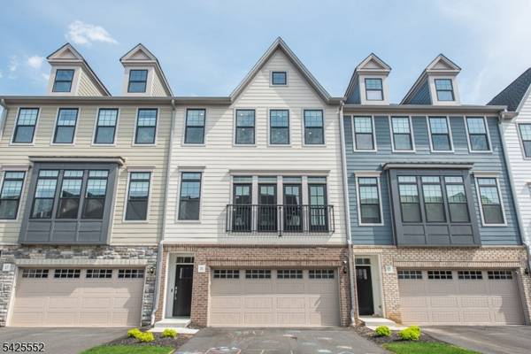 15 Cinnamon Dr, Upper Saddle River Boro, NJ 07458